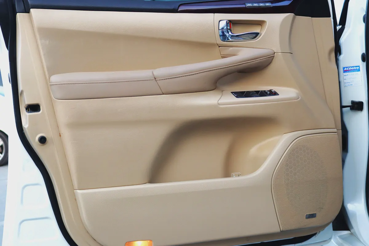 Lexus LX 570 Base 2011 | GCC Specs | Excellent Condition-10-10