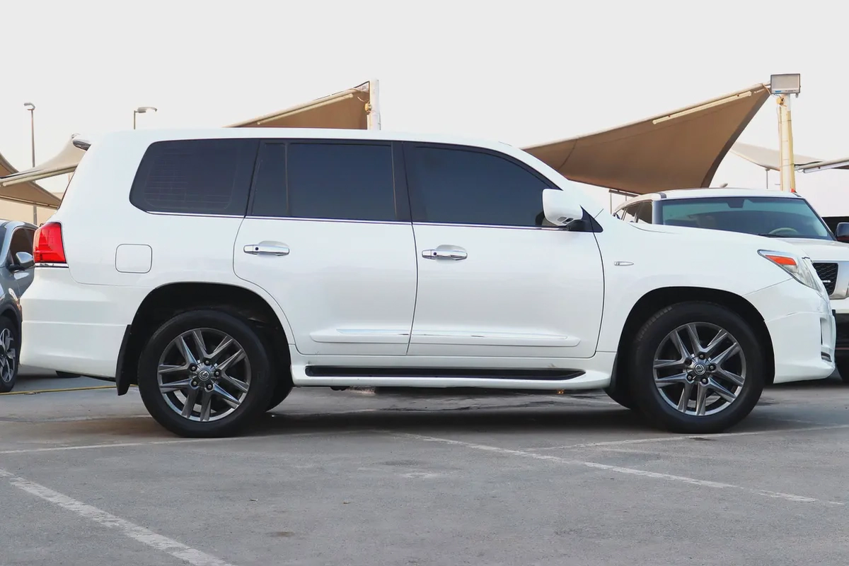 Lexus LX 570 Base 2011 | GCC Specs | Excellent Condition-3-3