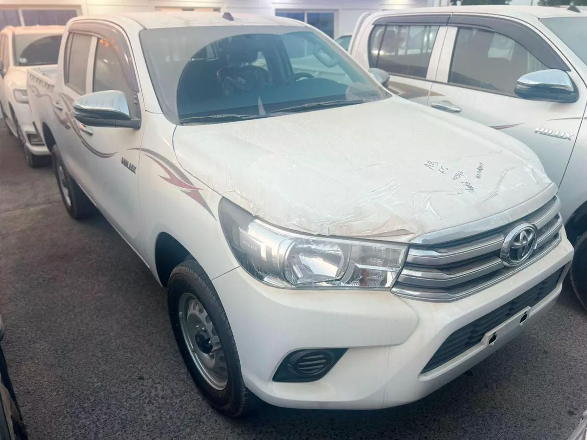 Toyota Hilux TOYOTA HILUX DOUBLE CABIN || 2.4L DIESEL 4×4 | WHITE 2026