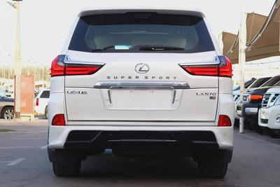 Lexus LX 570 Sport 2017 | GCC Specs | Pristine Condition-4