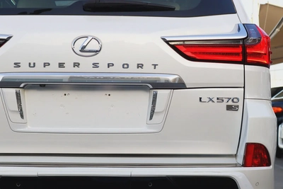 Lexus LX 570 Sport 2017 | GCC Specs | Pristine Condition-6