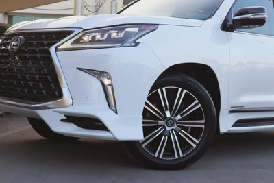 Lexus LX 570 Sport 2017 | GCC Specs | Pristine Condition-8