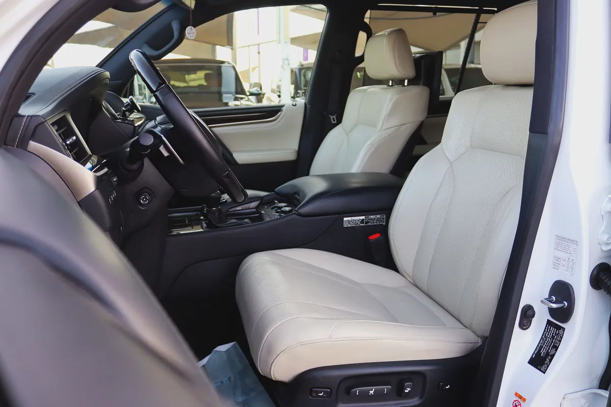 Lexus LX 570 Sport 2017 | GCC Specs | Pristine Condition-9-9