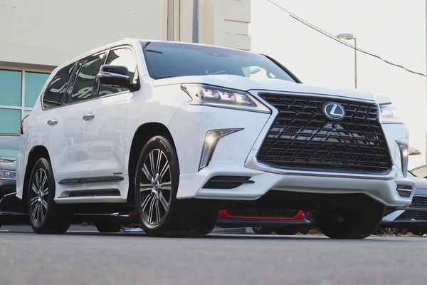 Lexus LX 570 Sport 2017 | GCC Specs | Pristine Condition