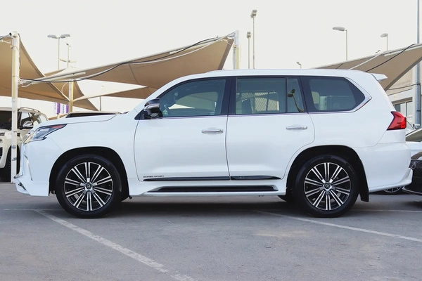 Lexus LX 570 Sport 2017 | GCC Specs | Pristine Condition