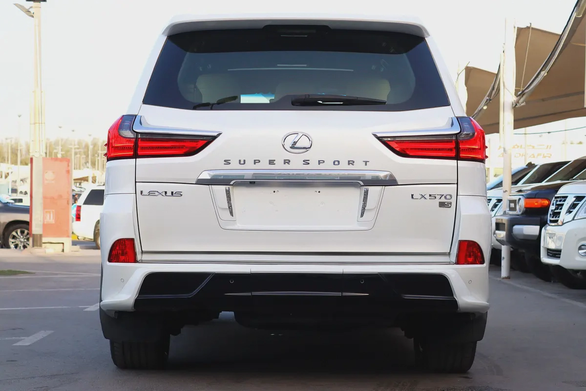 Lexus LX 570 Sport 2017 | GCC Specs | Pristine Condition-4-4