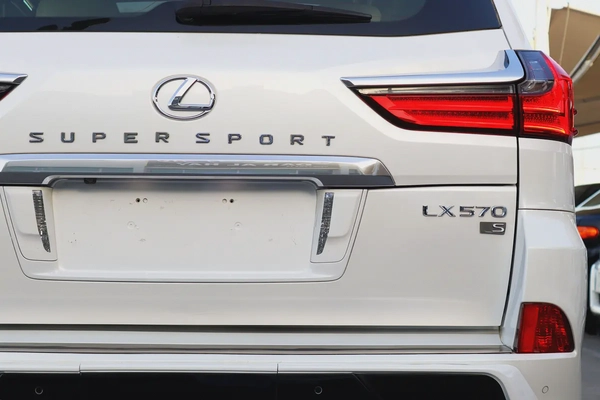 Lexus LX 570 Sport 2017 | GCC Specs | Pristine Condition