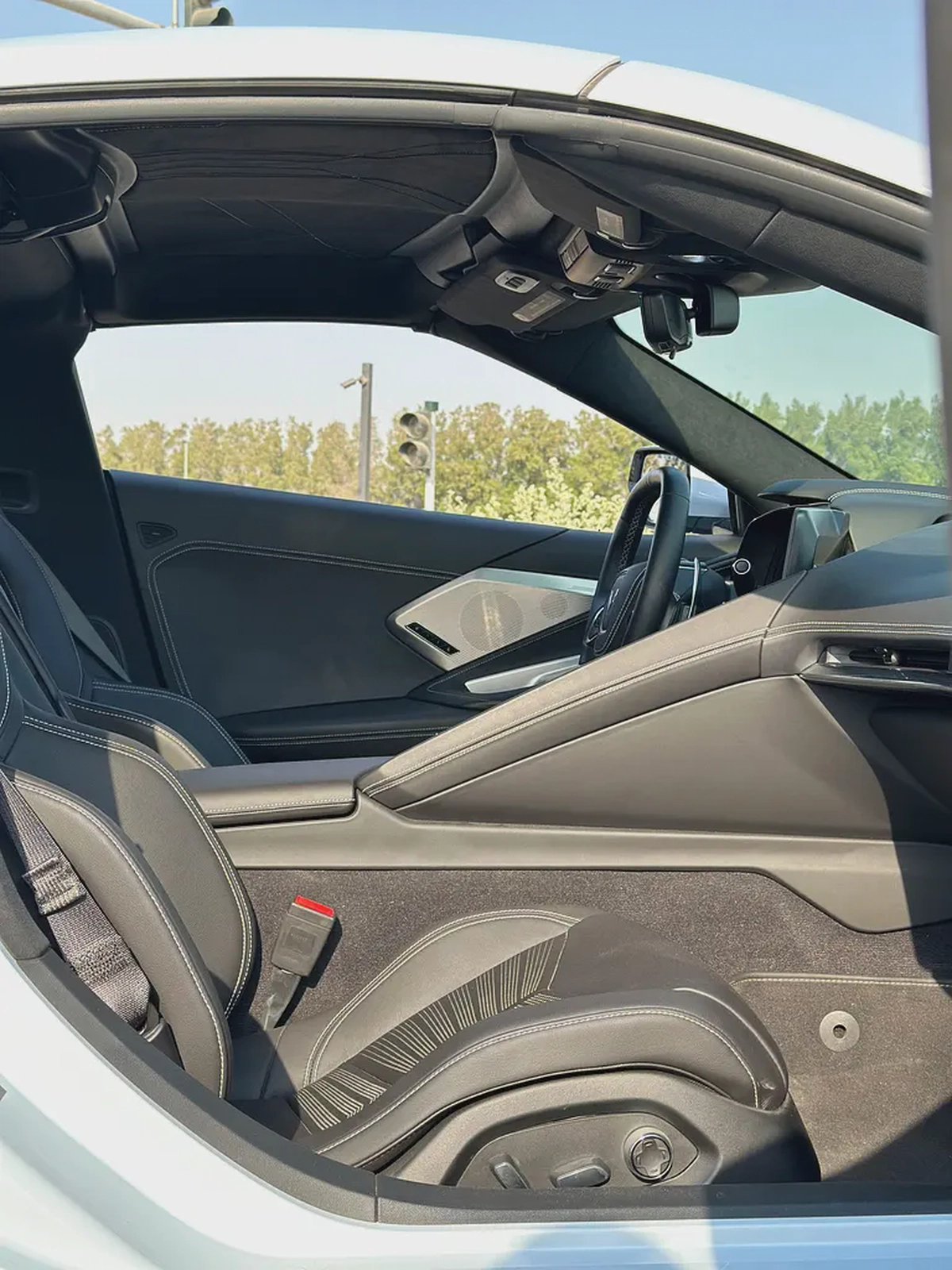 Accident-Free Chevrolet Corvette Stingray C8 | 2LT | 6.2L V8 | Arctic White / Black-13-13