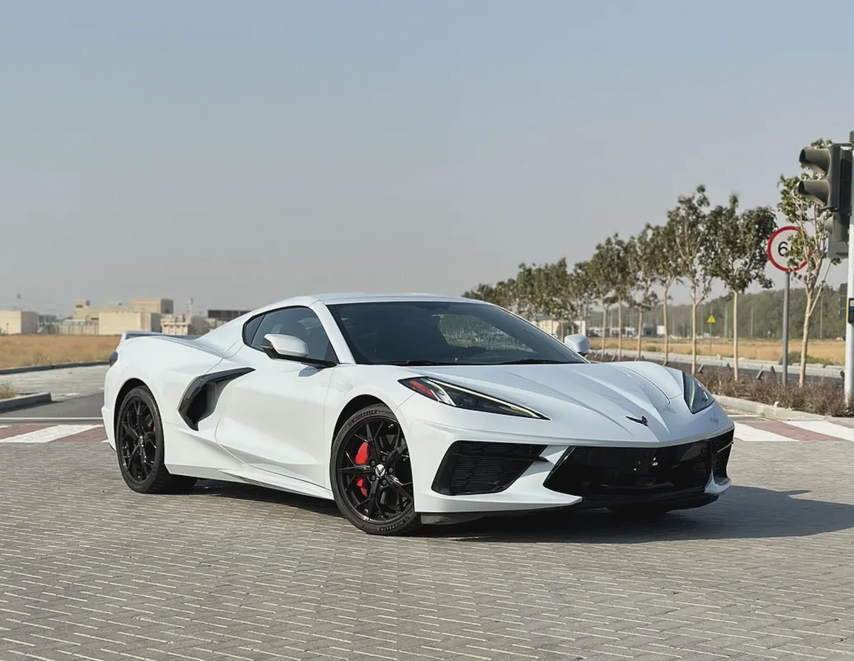 Accident-Free Chevrolet Corvette Stingray C8 | 2LT | 6.2L V8 | Arctic White / Black