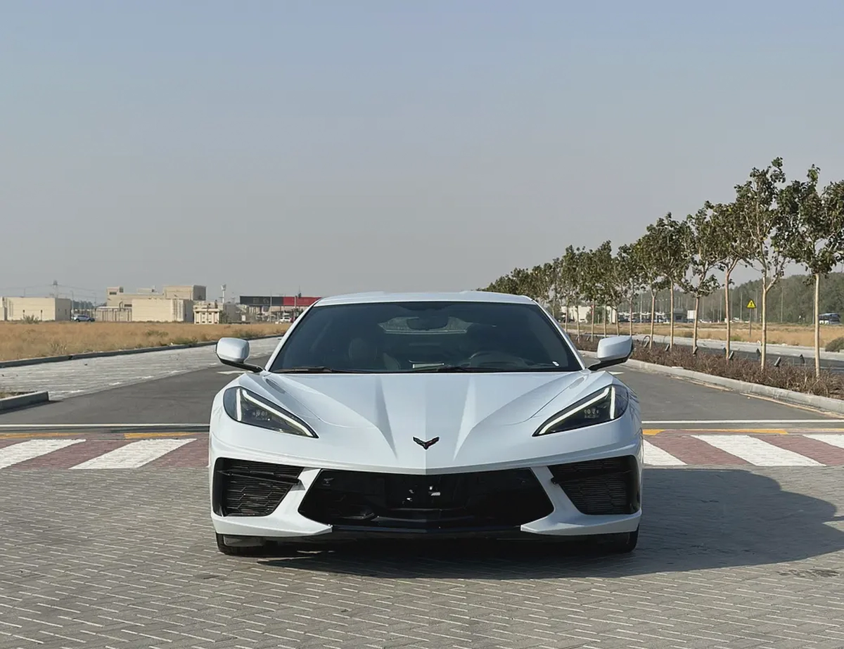 Accident-Free Chevrolet Corvette Stingray C8 | 2LT | 6.2L V8 | Arctic White / Black-2-2
