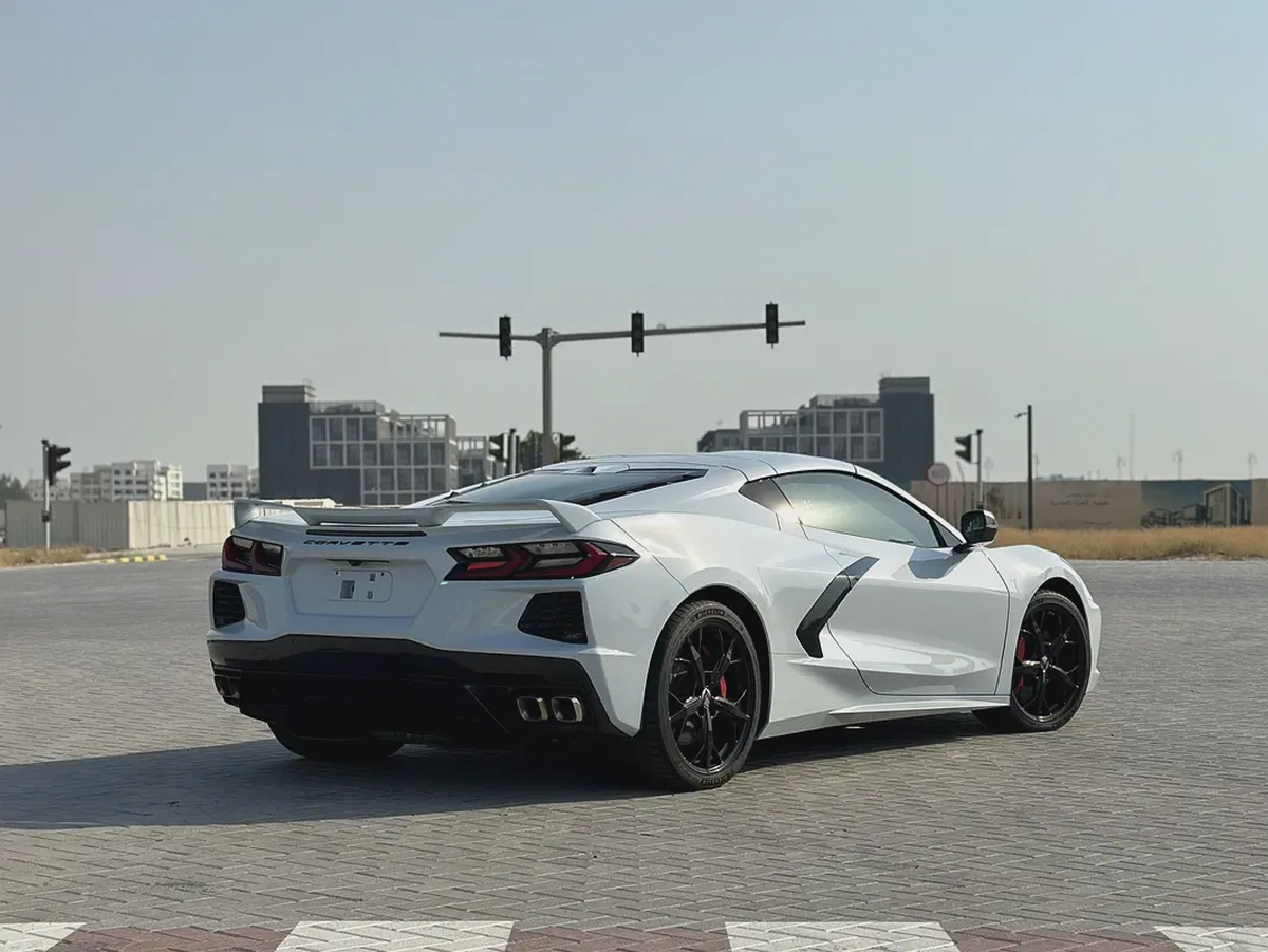 Accident-Free Chevrolet Corvette Stingray C8 | 2LT | 6.2L V8 | Arctic White / Black-5-5