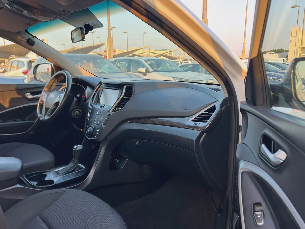 2016 | Hyundai Santa - Fe |  V6 | 7 Seaters | GCC | 3.3L | Ref#885-10-10
