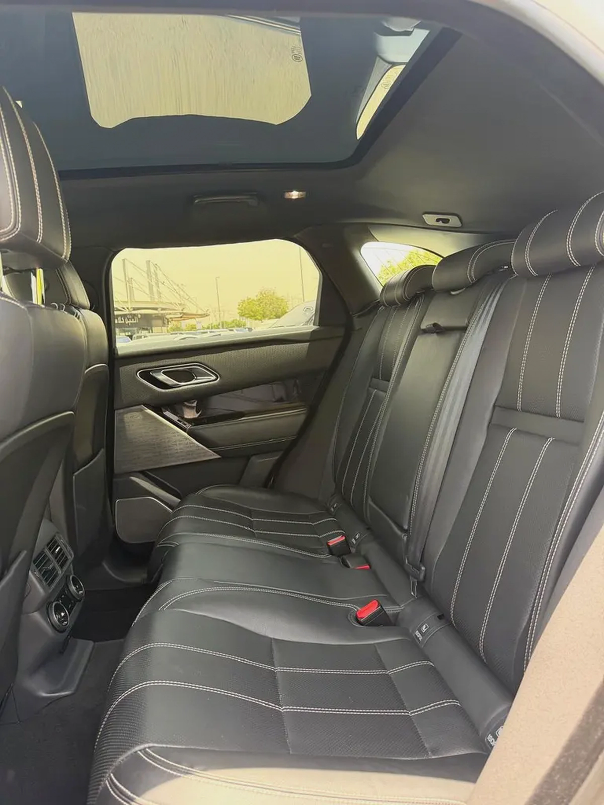 2020 Land Rover Range Rover Velar R-Dynamic SE - GCC Specs - Pristine Condition-9-9