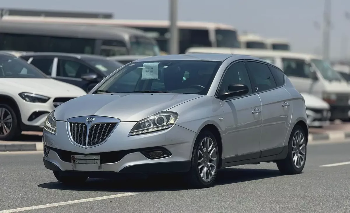 LANCIA DELTA | 2010 | 1.6 Liter | SILVER | CLEAN CAR FRESH JAPAN IMPORT-1-1