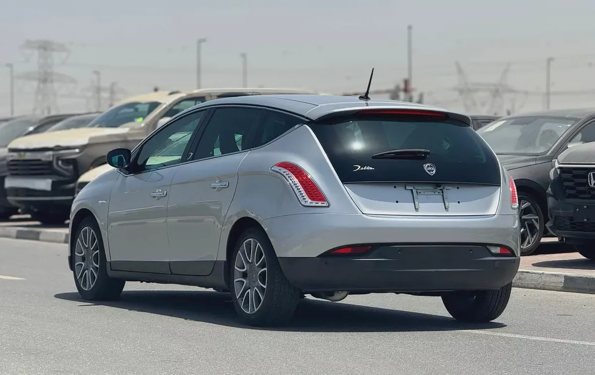 LANCIA DELTA | 2010 | 1.6 Liter | SILVER | CLEAN CAR FRESH JAPAN IMPORT-4-4