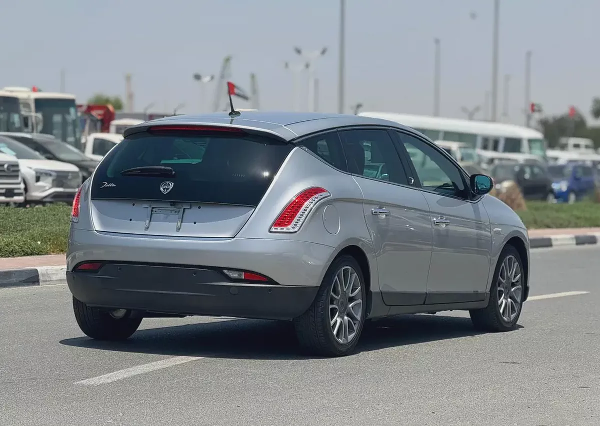 LANCIA DELTA | 2010 | 1.6 Liter | SILVER | CLEAN CAR FRESH JAPAN IMPORT-6-6