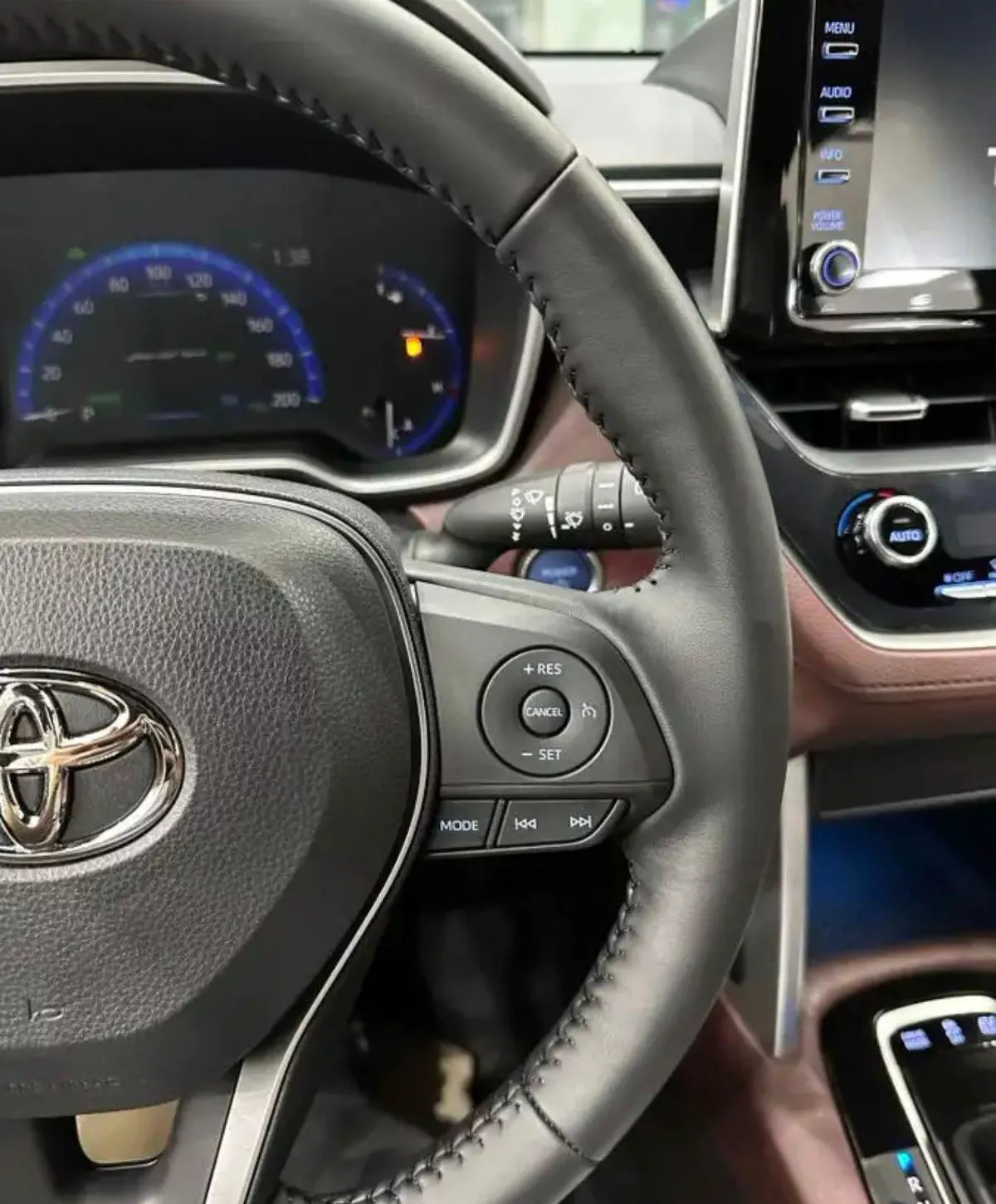 Toyota Corolla Cross 2026 – Full Option | Compact SUV-7-7