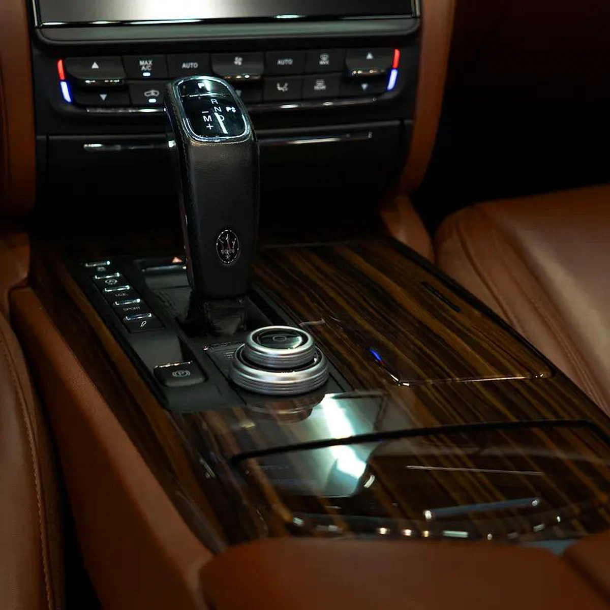 AED 2,682 pm • 0% Downpayment • Maserati Quattroporte GranLusso • 1 Year Warranty-4-4