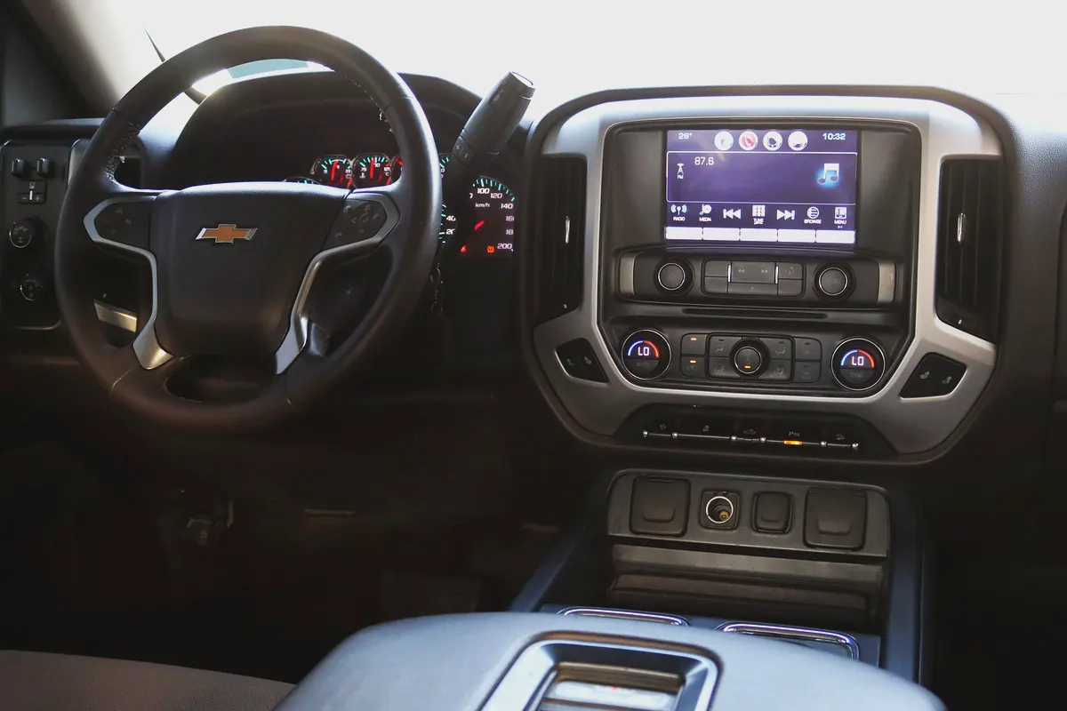 Cheverolet Silverado 2017 LT-15-15
