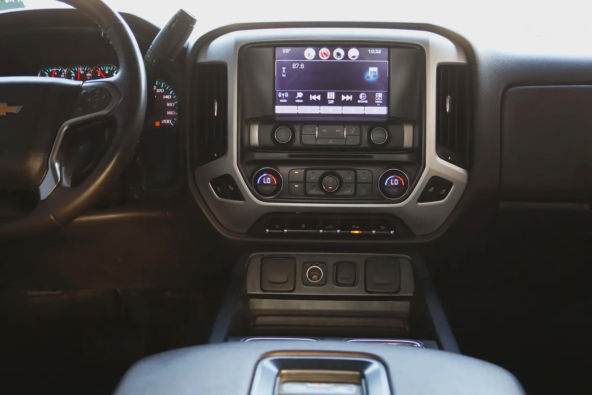 Cheverolet Silverado 2017 LT-16-16
