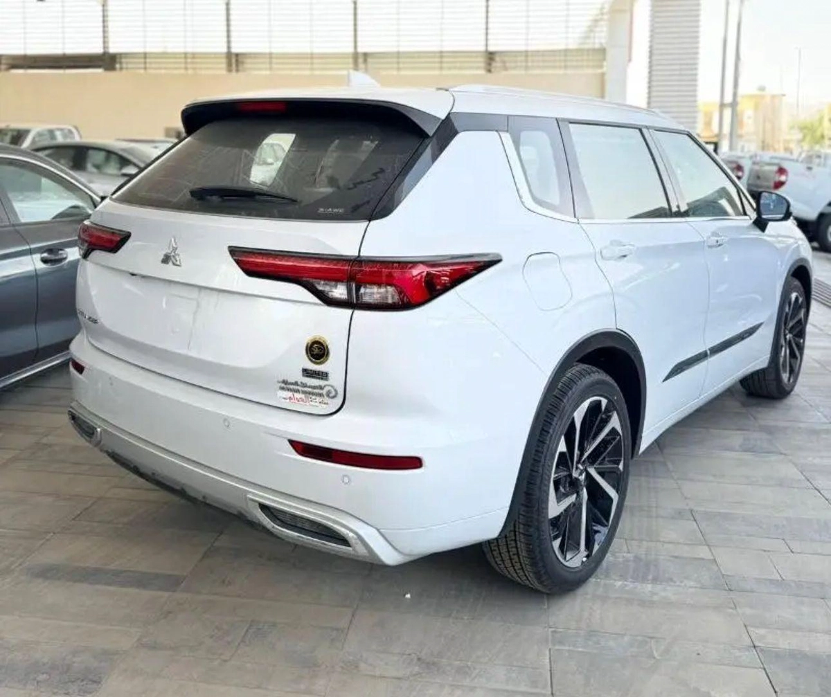New Mitsubishi Outlander MLINE-7-7