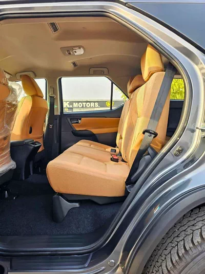 Toyota Fortuner EXR FORTUNER || 2.4L DIESEL V4 4WD / FR&RR PARKING SENSEOR / MANUAL AC (CODE # FDMC)-11