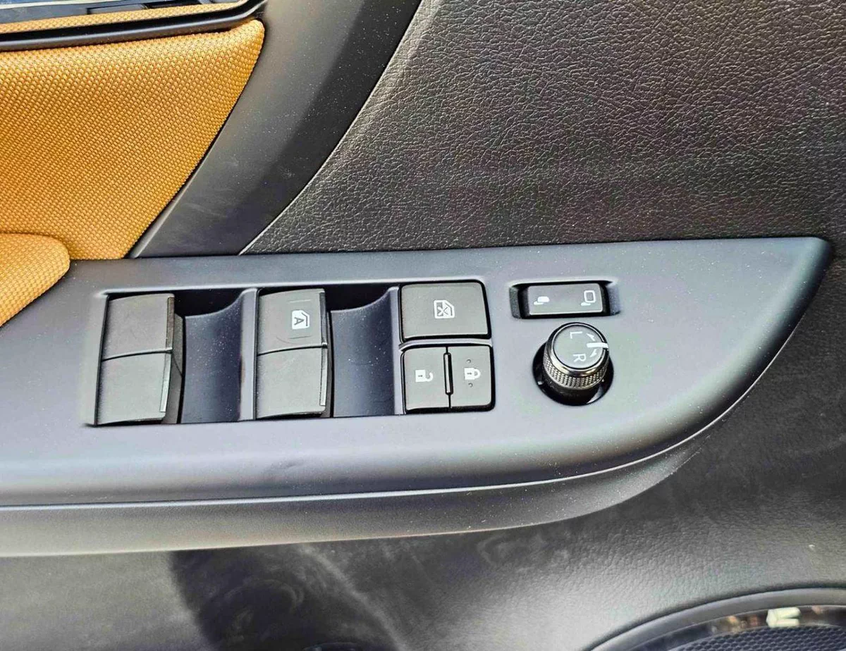 Toyota Fortuner EXR FORTUNER || 2.4L DIESEL V4 4WD / FR&RR PARKING SENSEOR / MANUAL AC (CODE # FDMC)-17-0