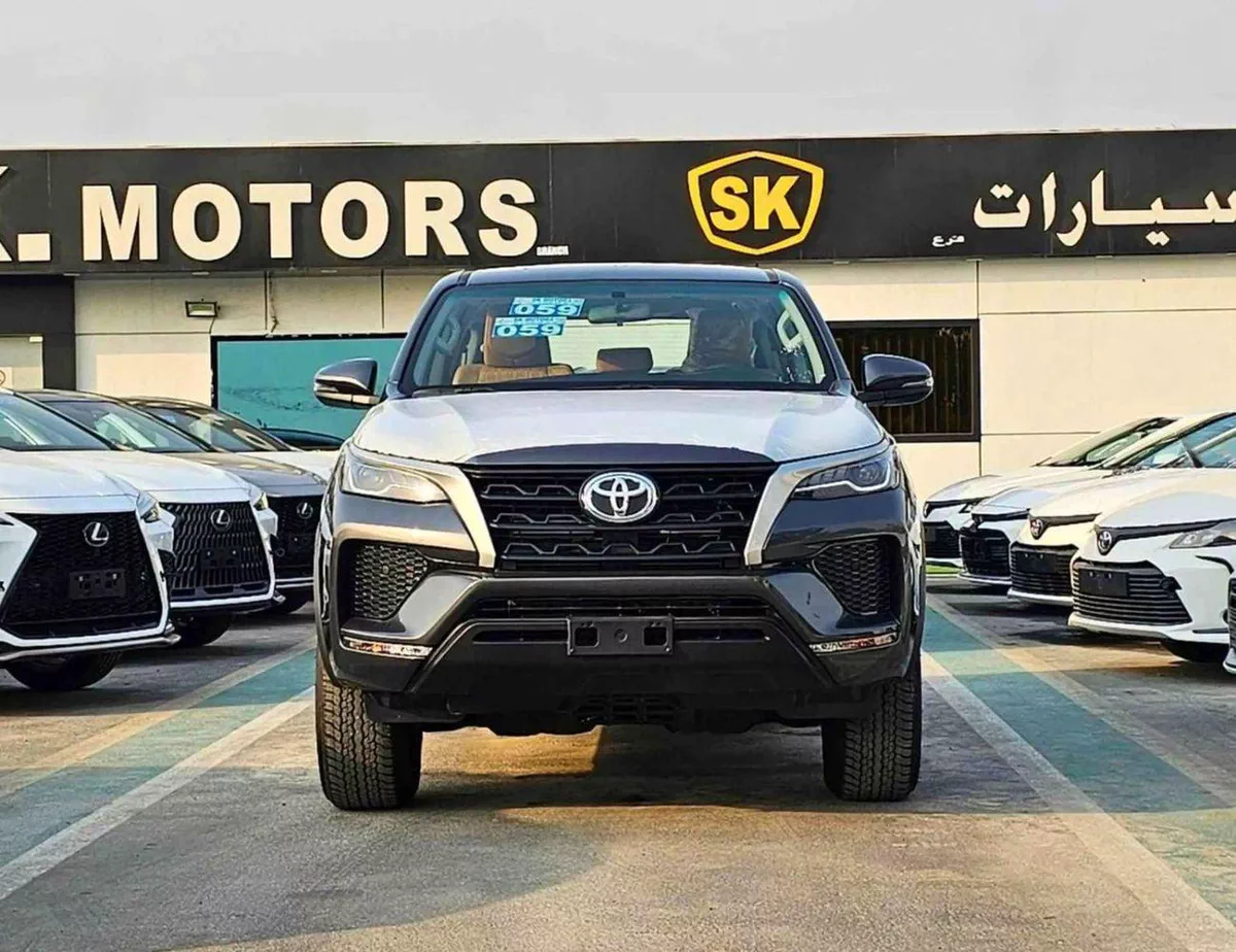 Toyota Fortuner EXR FORTUNER || 2.4L DIESEL V4 4WD / FR&RR PARKING SENSEOR / MANUAL AC (CODE # FDMC)-1-0