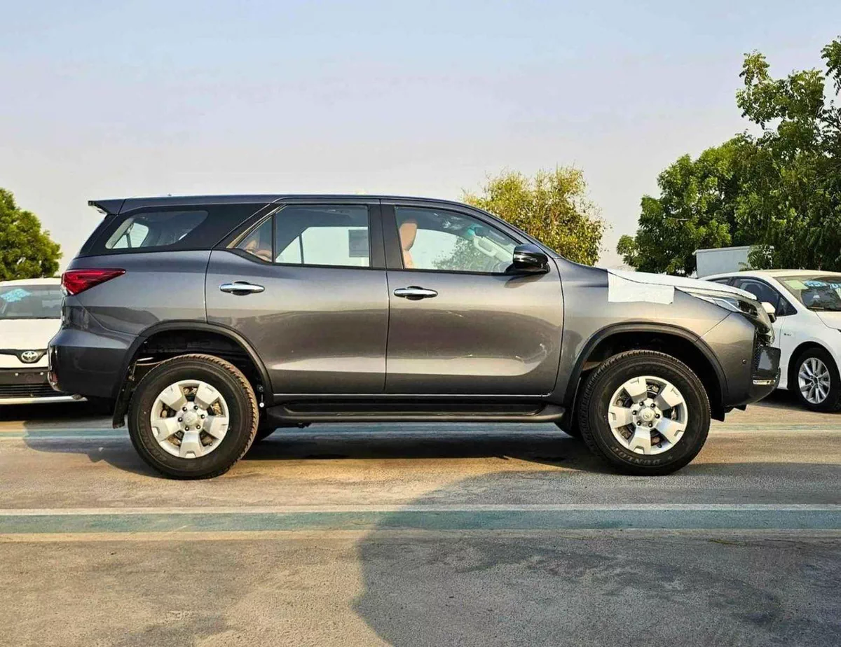 Toyota Fortuner EXR FORTUNER || 2.4L DIESEL V4 4WD / FR&RR PARKING SENSEOR / MANUAL AC (CODE # FDMC)-2-0