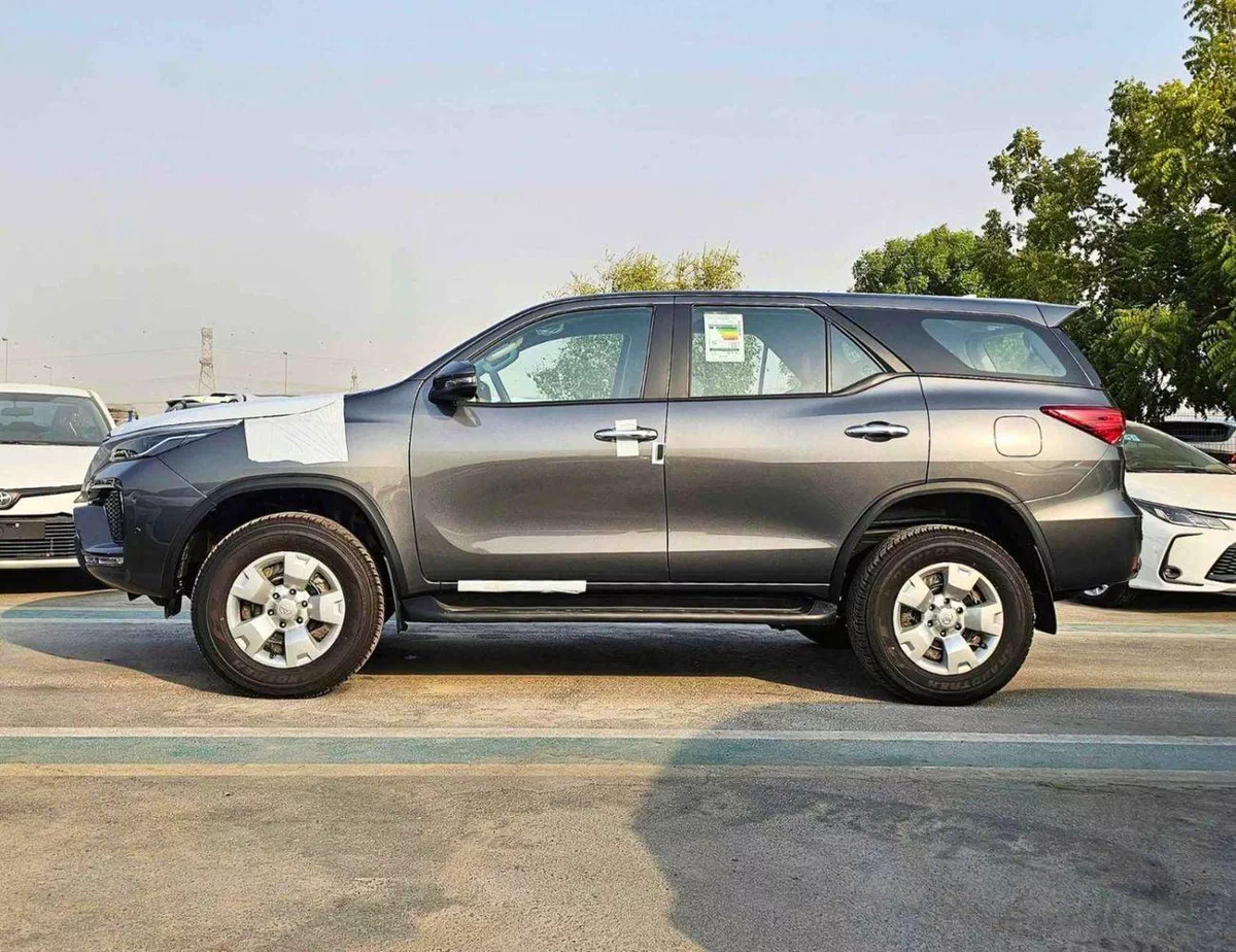 Toyota Fortuner EXR FORTUNER || 2.4L DIESEL V4 4WD / FR&RR PARKING SENSEOR / MANUAL AC (CODE # FDMC)-3-0