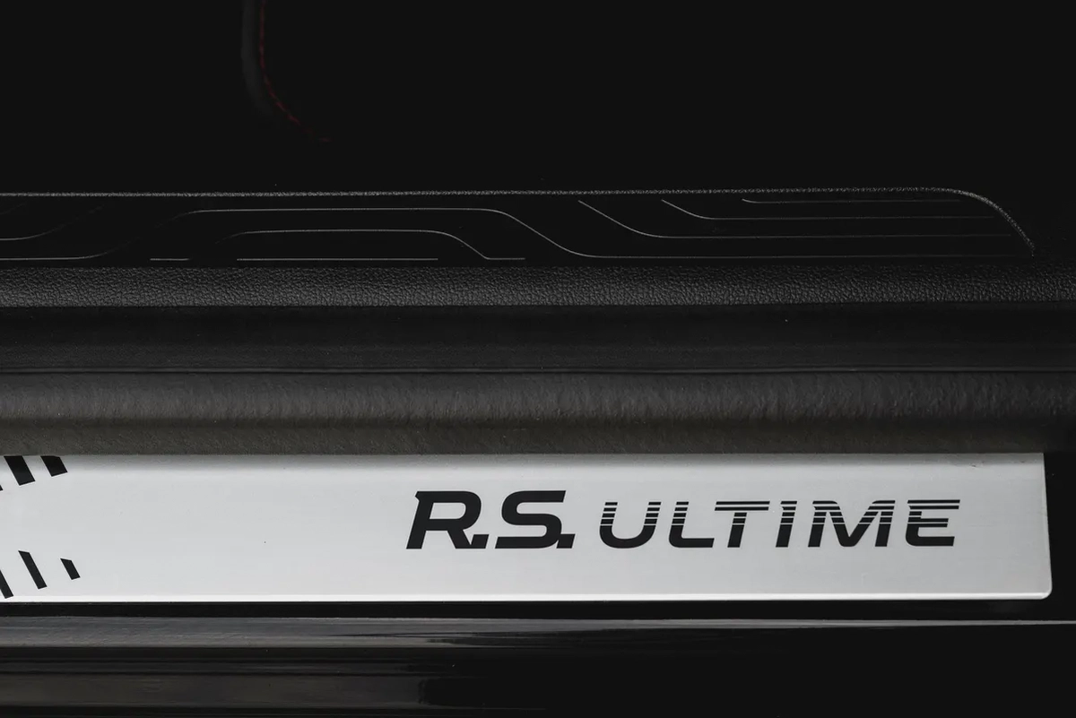 2,448 P.M |  Megane RS | 0% Downpayment | Renault Warranty!-14-14
