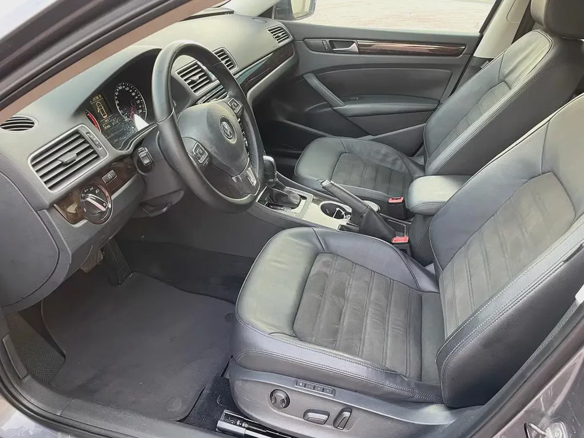 VOLKSWAGEN PASSAT - GCC SPECS - FULL SERVICE HISTORY - UNDER WARRANTY - ORIGINAL PAINT --10-10