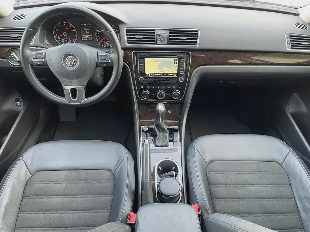 VOLKSWAGEN PASSAT - GCC SPECS - FULL SERVICE HISTORY - UNDER WARRANTY - ORIGINAL PAINT --13-13