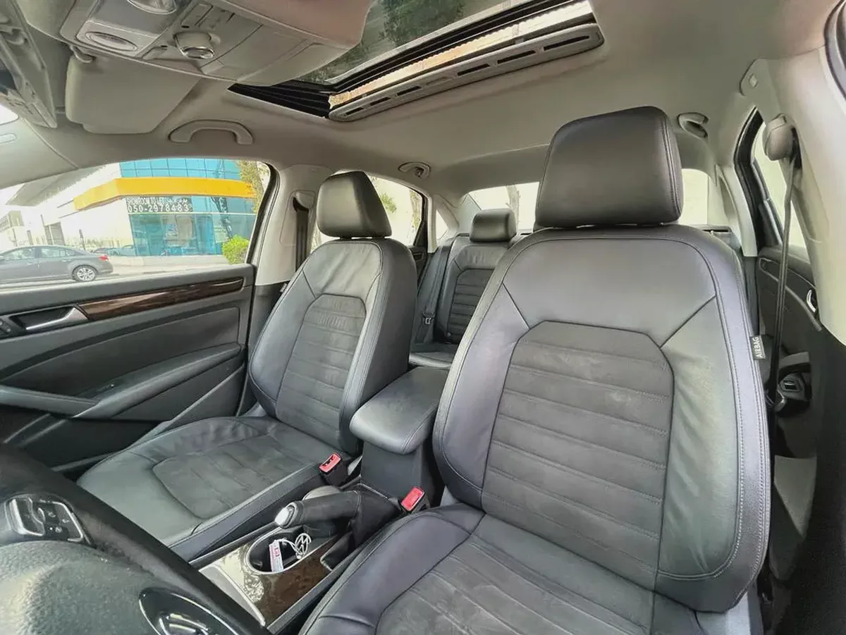 VOLKSWAGEN PASSAT - GCC SPECS - FULL SERVICE HISTORY - UNDER WARRANTY - ORIGINAL PAINT --14-14