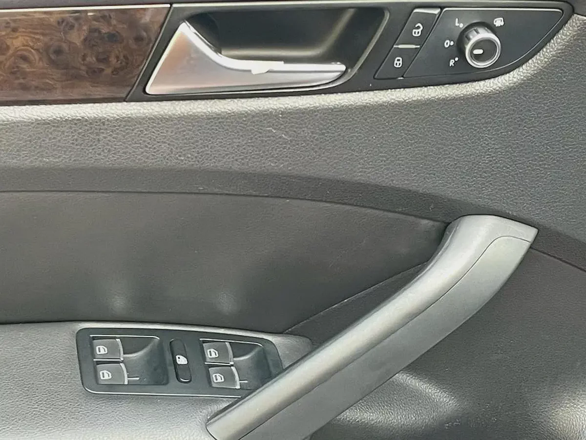 VOLKSWAGEN PASSAT - GCC SPECS - FULL SERVICE HISTORY - UNDER WARRANTY - ORIGINAL PAINT --8-8