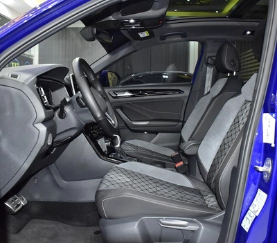 Volkswagen T-ROC R-Line ( 2023 Model ) in Blue Color GCC Specs-3