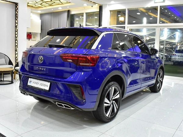 Volkswagen T-ROC R-Line ( 2023 Model ) in Blue Color GCC Specs