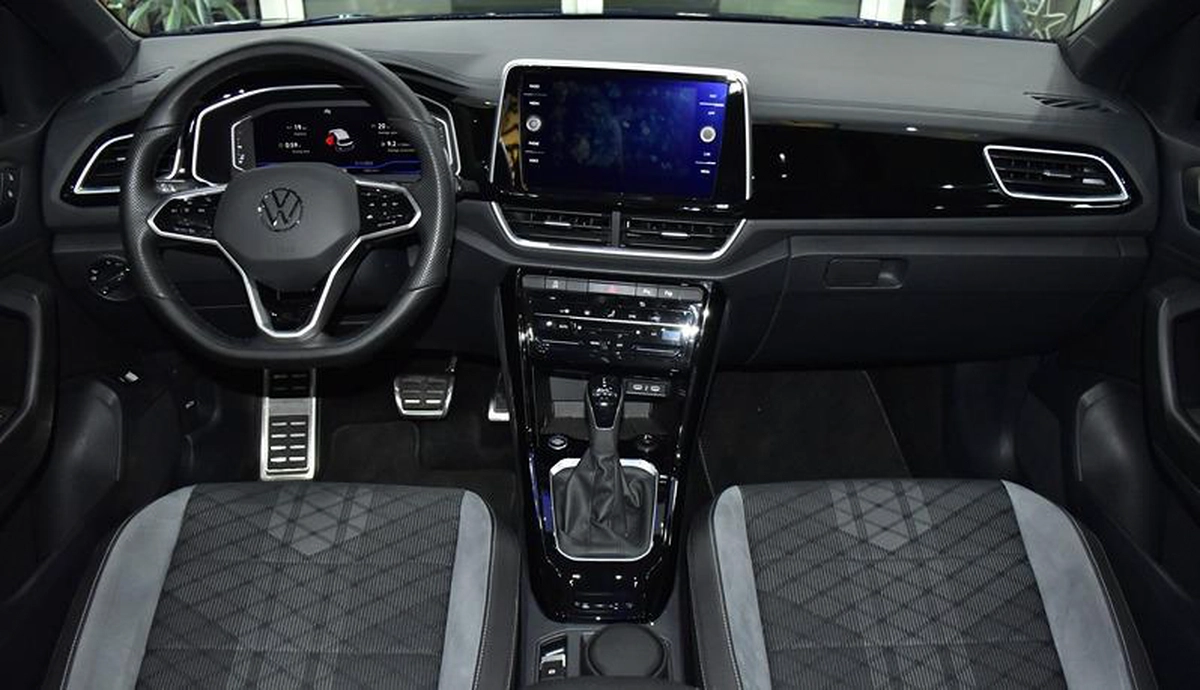 Volkswagen T-ROC R-Line ( 2023 Model ) in Blue Color GCC Specs-13-13