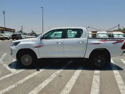 Toyota Hilux SR5 2026 - GCC Specs - Brand New!-2