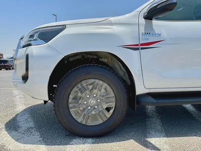Toyota Hilux SR5 2026 - GCC Specs - Brand New!-3
