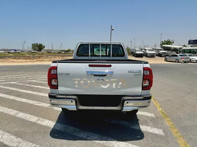Toyota Hilux SR5 2026 - GCC Specs - Brand New!-4