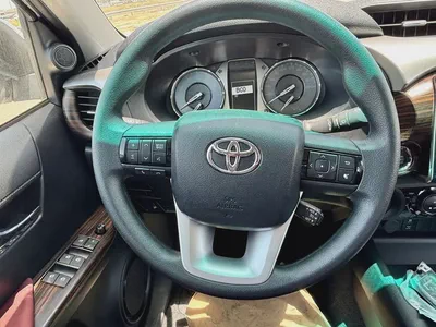 Toyota Hilux SR5 2026 - GCC Specs - Brand New!-8