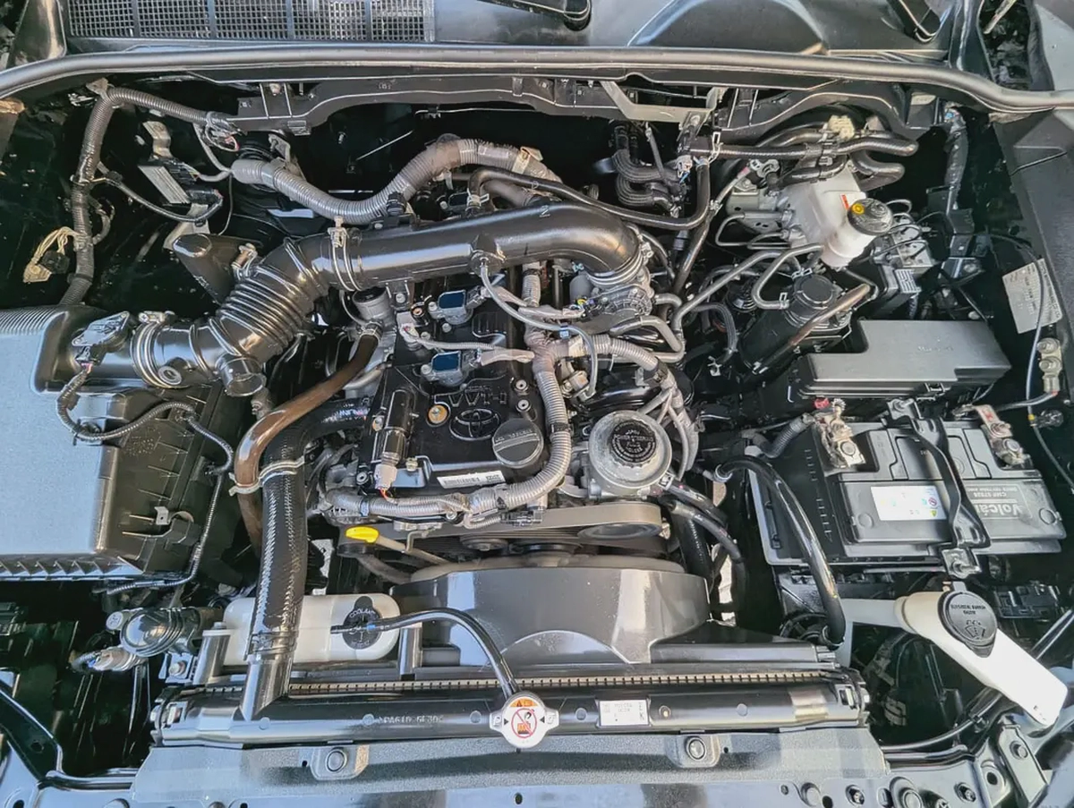 TOYOTA HILUX 2021 FACELIFTED 2025 GR SPORT GCC IN EXCELLENT CONDITION