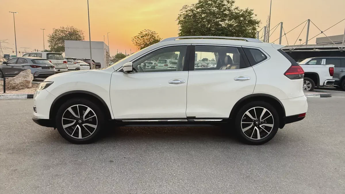 2018 Nissan X-Trail SL top option Gcc specs , excellent condition-5-5