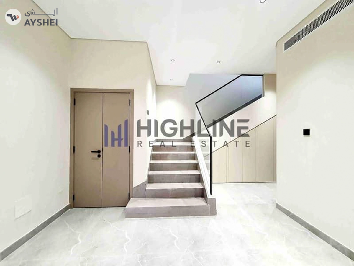 Exclusive 4-Bedroom Luxury Villa Near the Beach-12-12