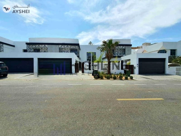 Exclusive 4-Bedroom Luxury Villa Near the Beach