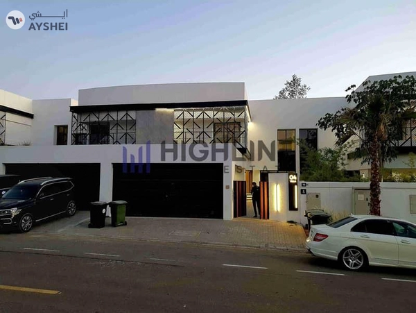 Exclusive 4-Bedroom Luxury Villa Near the Beach