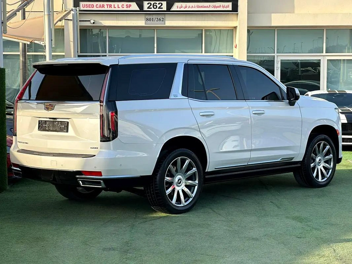 2022 Cadillac Escalade Platinum | GCC Specs full optiono original paint Under warranty Mileage-8-8