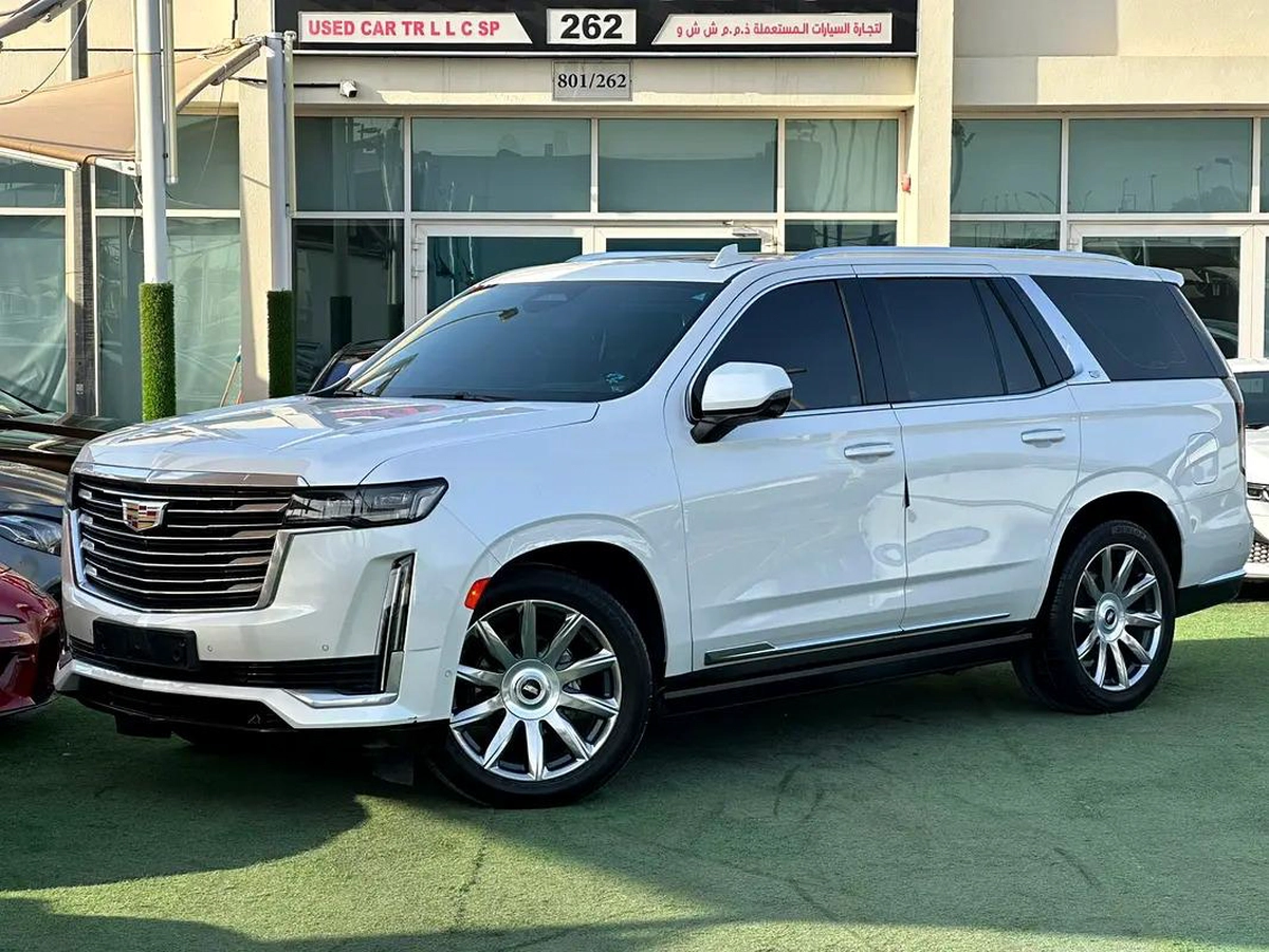 2022 Cadillac Escalade Platinum | GCC Specs full optiono original paint Under warranty Mileage-10-10