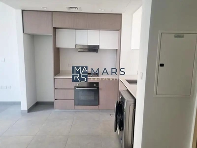 Luxury| Spacious| 2 Bedroom Apartment| With Balcony+ Covered Parking| Best Price-3